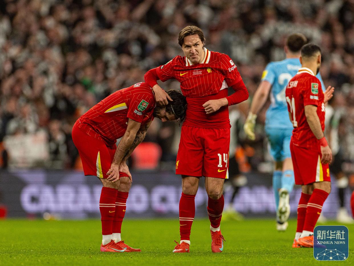 aoa体育官网-英格兰顶级联赛冠军争夺战打响