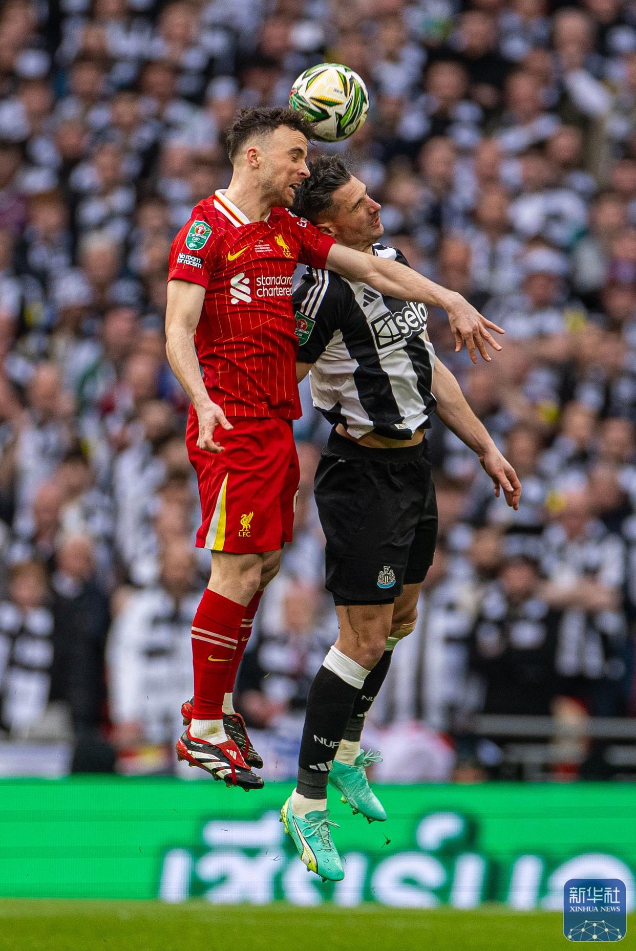 英格兰顶级联赛冠军争夺战打响 英格兰顶级联赛冠军争夺战打响