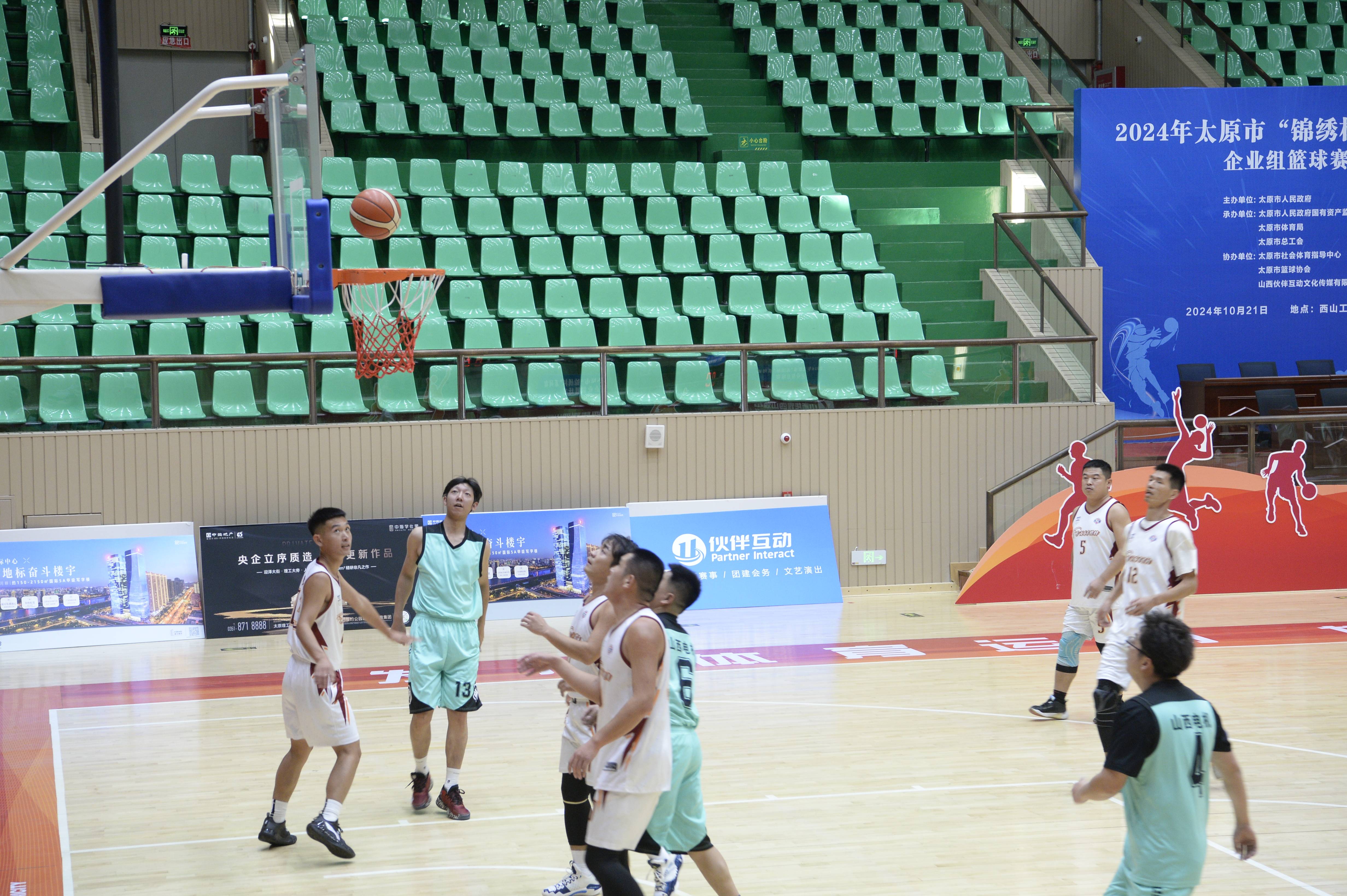 包含国内职业篮球比赛引发球迷热议,激烈角逐不停歇的词条 包含国内职业篮球比赛引发球迷热议,激烈角逐不停歇的词条