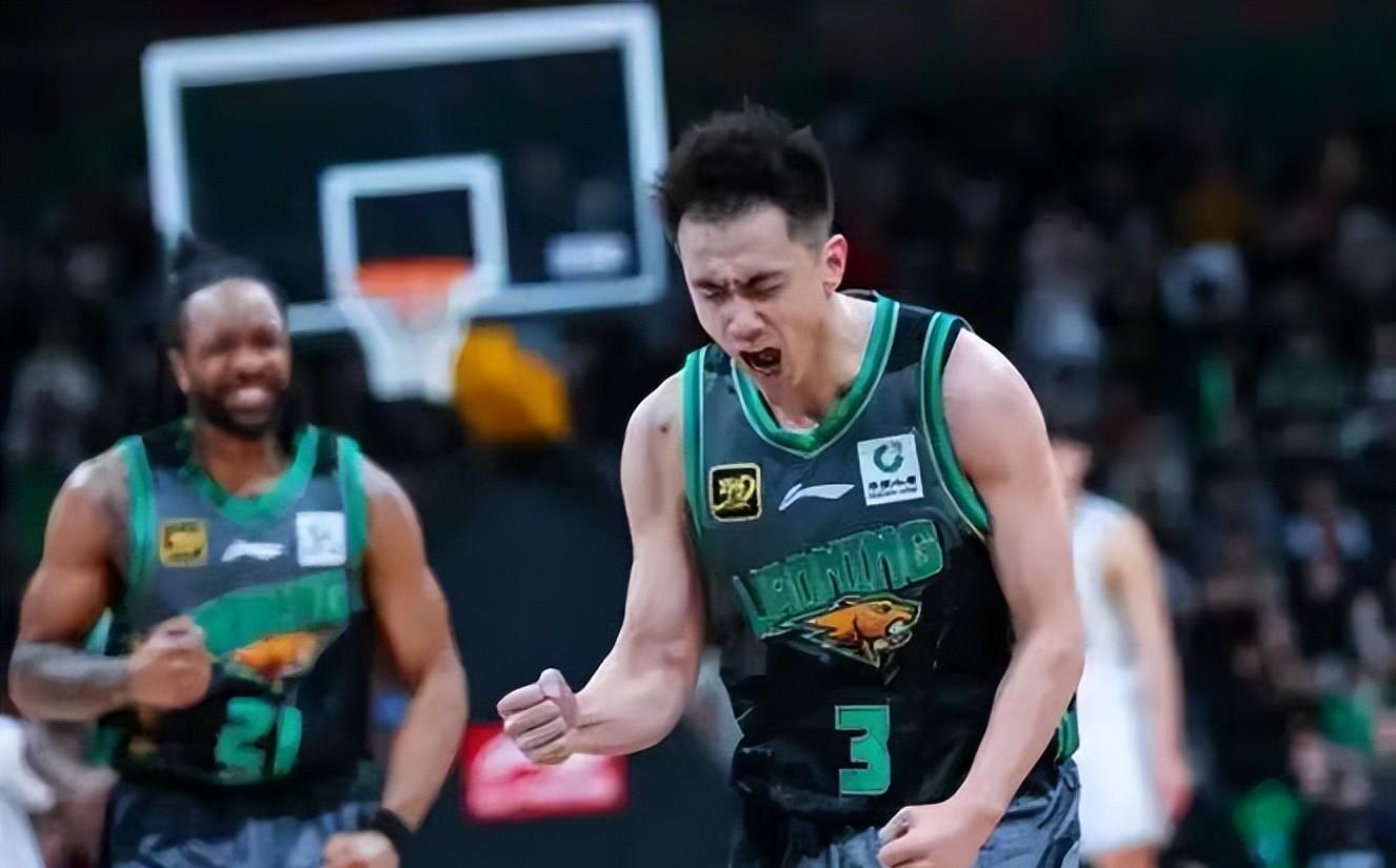 辽宁男篮出色表现,轻松击败了青岛队 辽宁男篮出色表现,轻松击败了青岛队