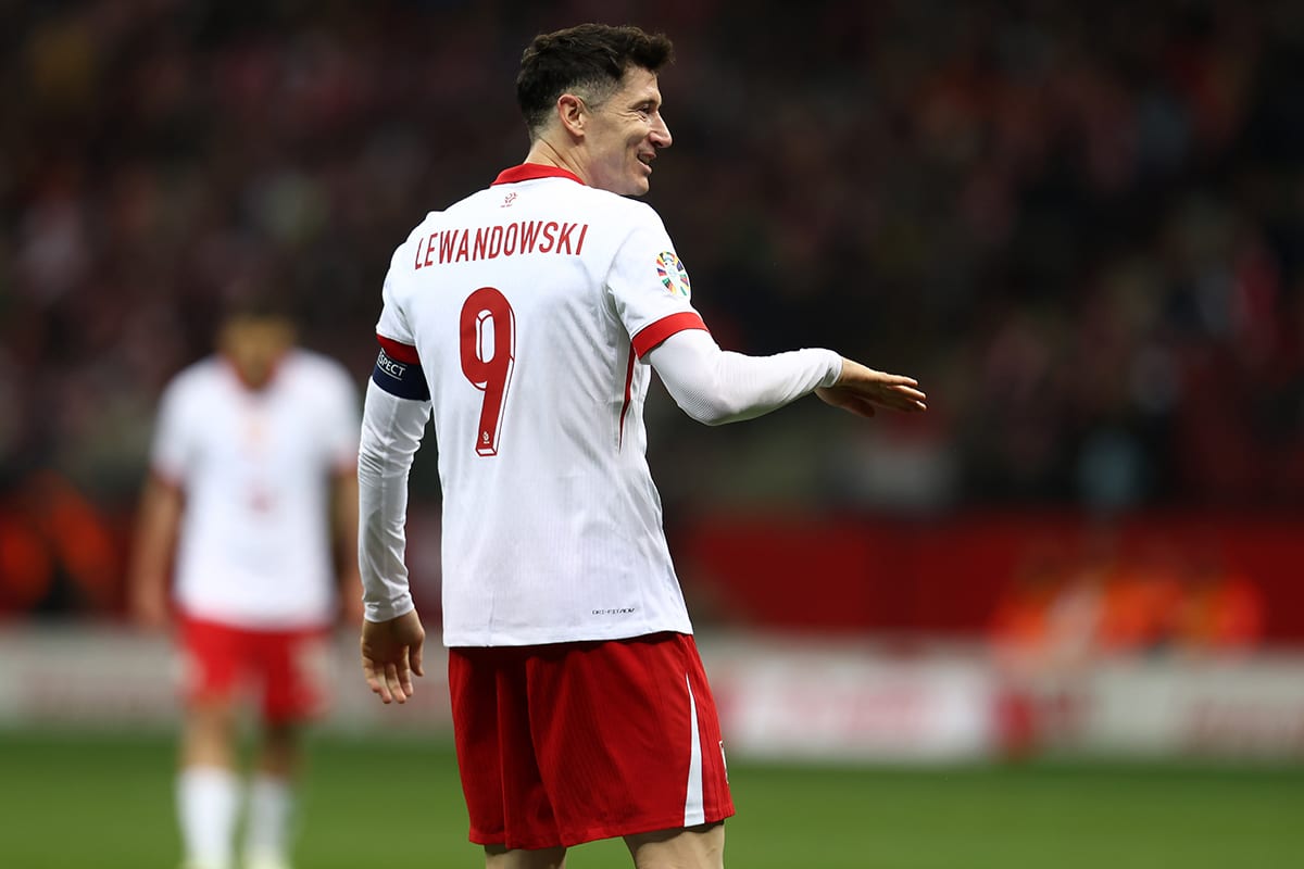 aoa体育活动-包含拜仁力挽狂澜！莱万梅开二度，拜仁豪取胜利的词条