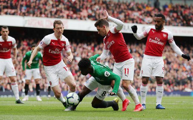 南特后防失误频发,再次输球 南特后防失误频发,再次输球