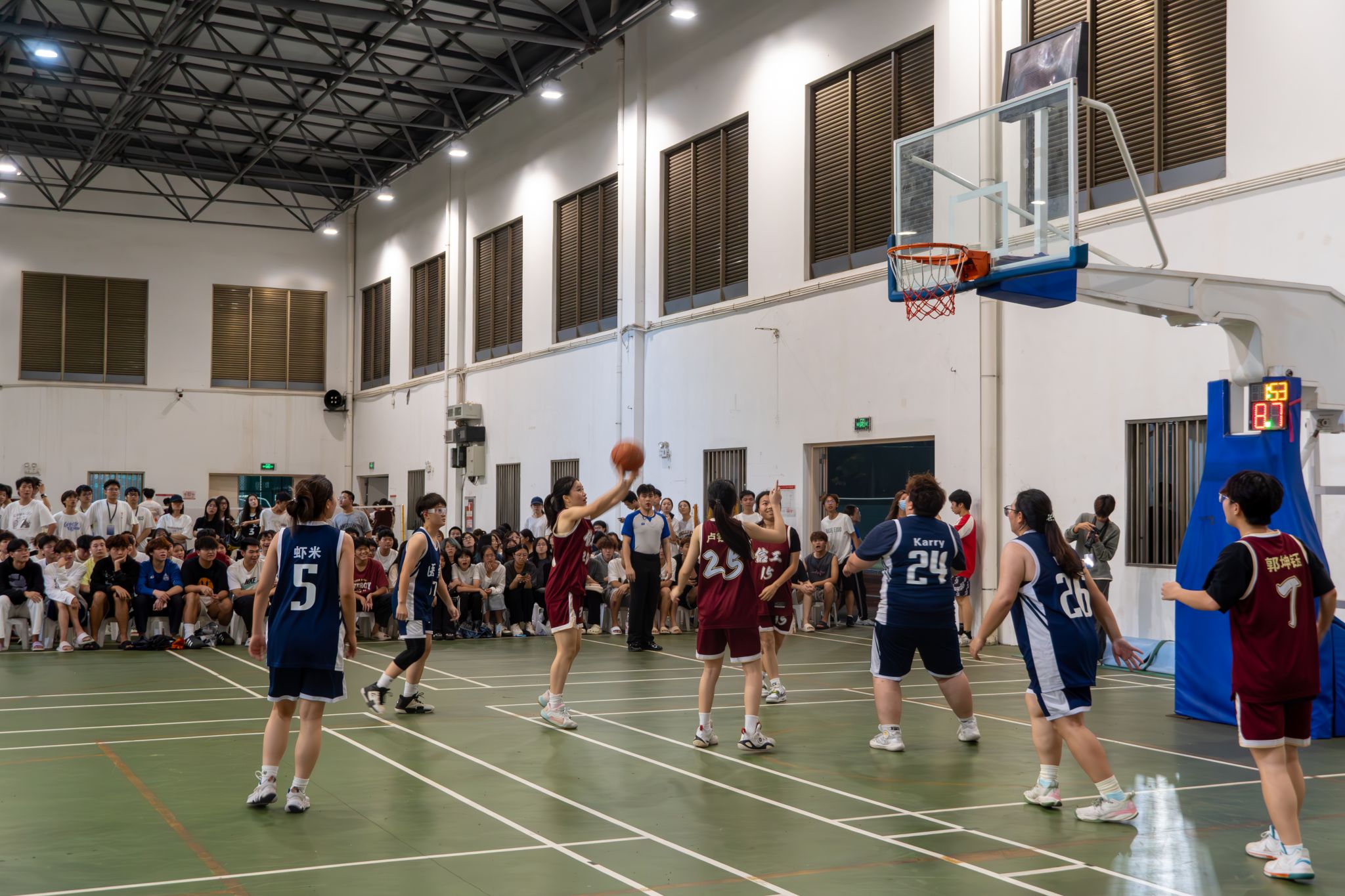 比赛中热血澎湃,场面异常激烈 比赛中热血澎湃,场面异常激烈