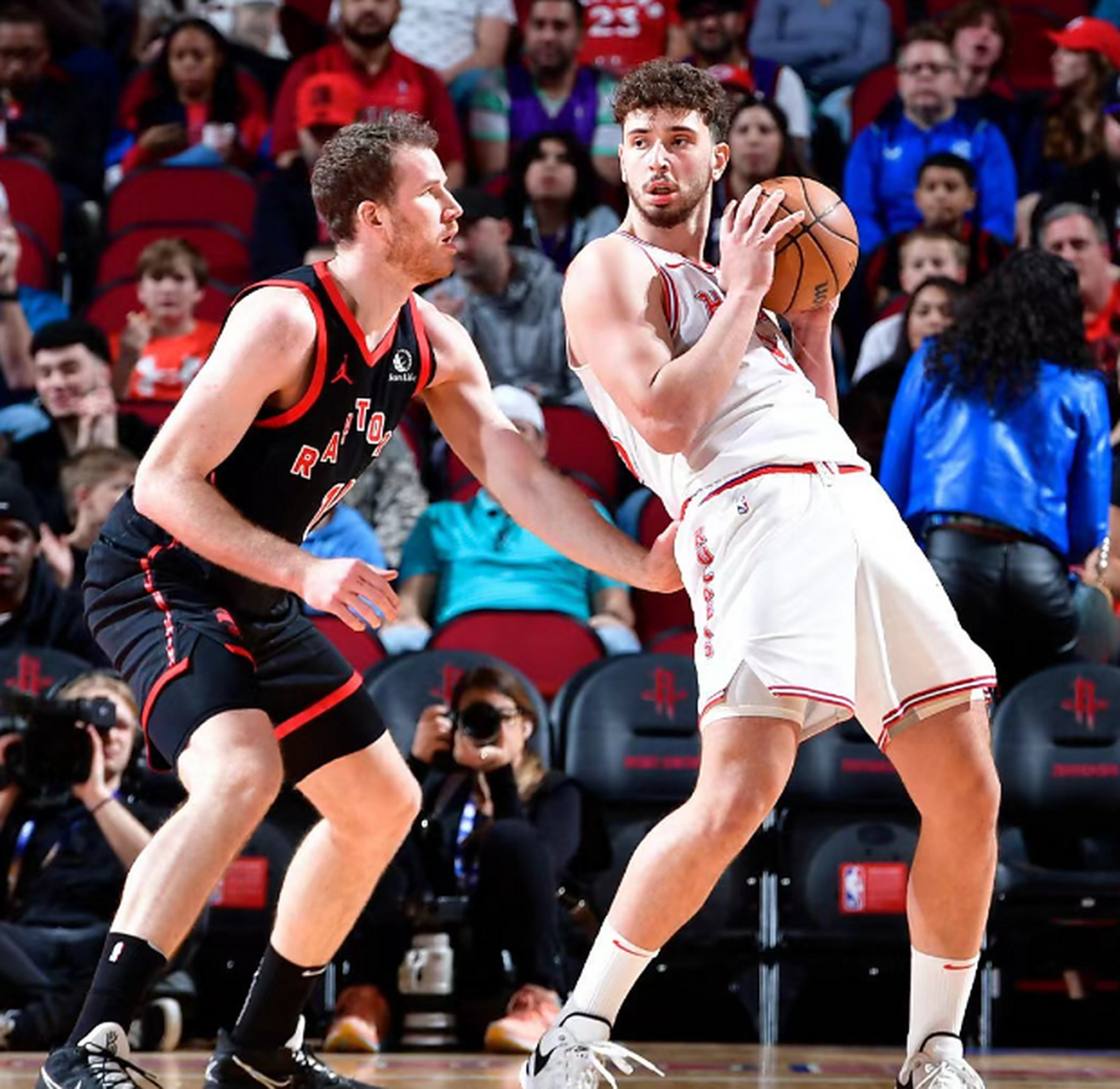 aoa体育教练-包含猛龙后卫连续砍分，带领球队逆转胜利的词条