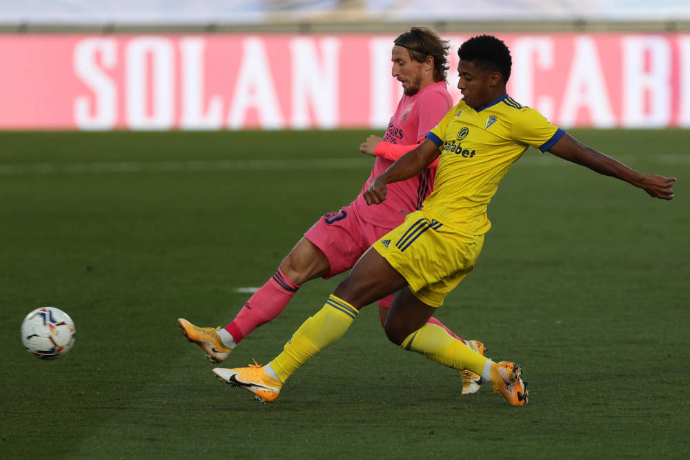 aoa体育课程-波尔图铁桶阵助推晋级，展现稳固实力