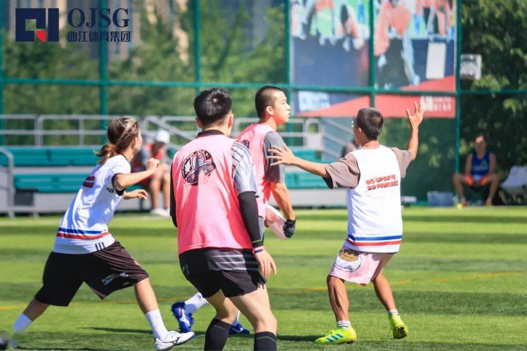 aoa体育新闻-足球极限比赛高潮迭起，精彩纷呈的简单介绍