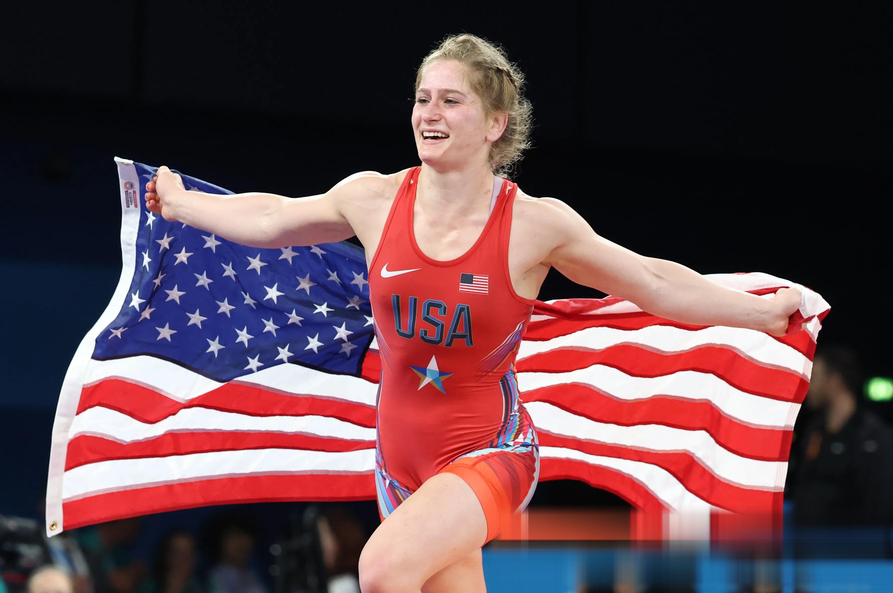 美国队在女子曲棍球比赛中获得胜利 美国队在女子曲棍球比赛中获得胜利