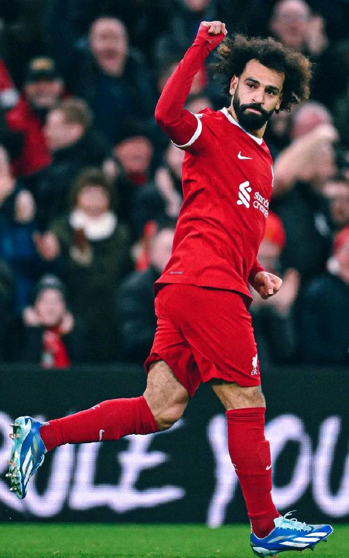 利物浦客场遭遇惨败曼城换回领先的简单介绍 利物浦客场遭遇惨败曼城换回领先的简单介绍