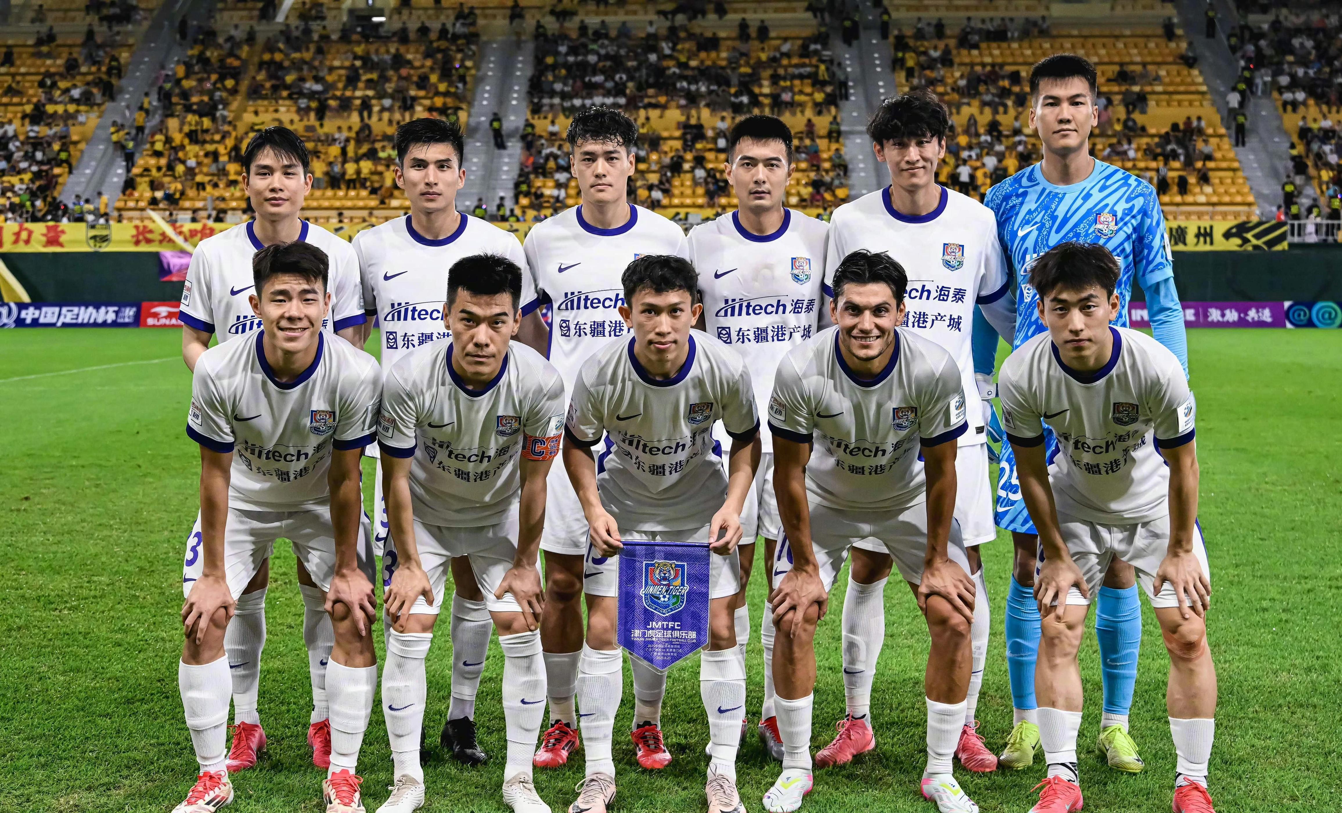 aoa体育视频-包含队员表现出众，助球队领先取胜的词条