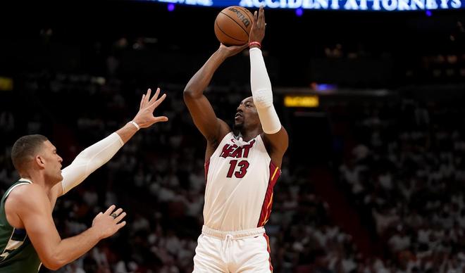 aoa体育教练-雄鹿击败热火，米德尔顿分领先