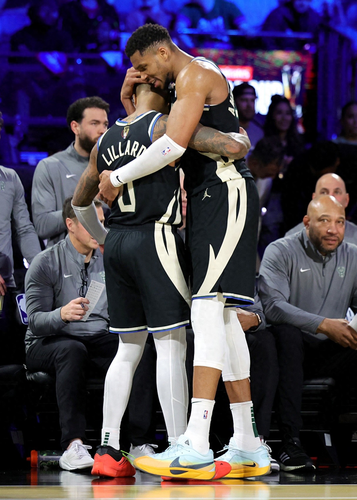 关于雄鹿大胜黄蜂开启主场连胜的信息