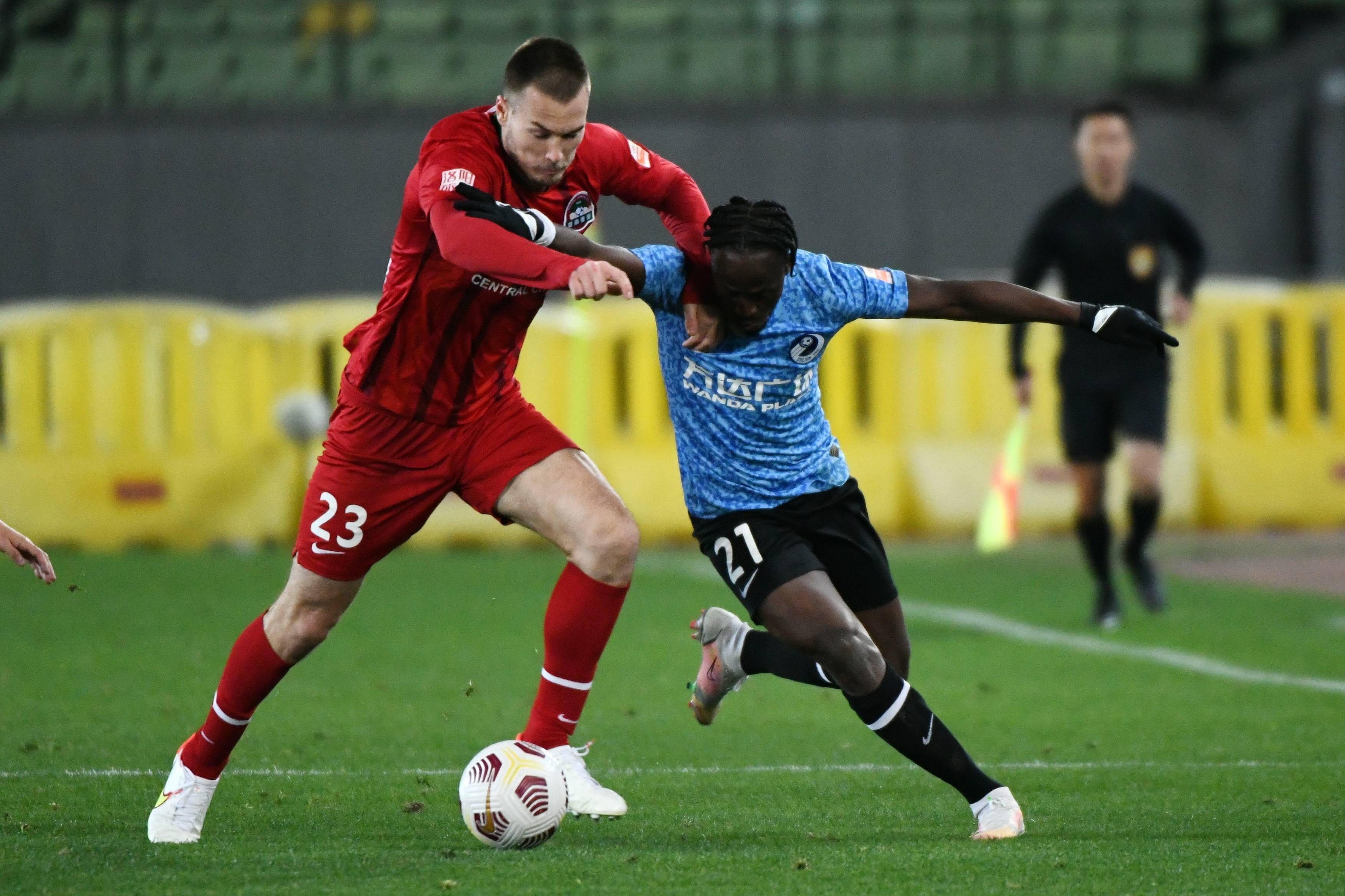 球员技术高超,比赛场面惊险刺激的简单介绍 球员技术高超,比赛场面惊险刺激的简单介绍