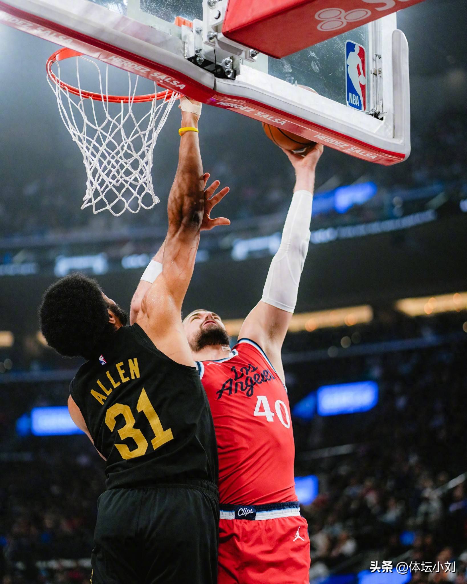 aoa体育新闻-莱昂纳德当选西部最佳球员！四连胜助快船登顶