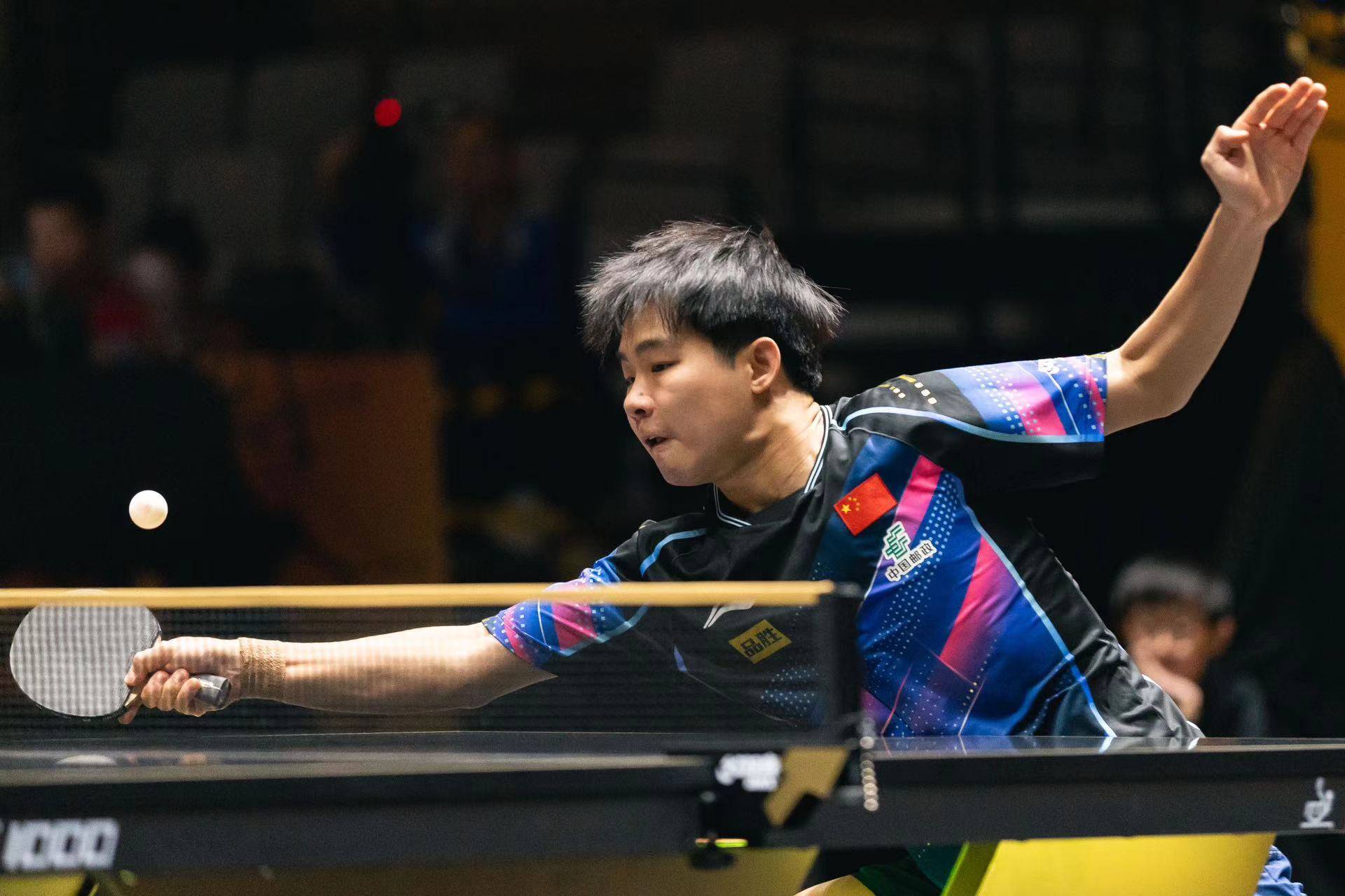 紧张比赛中球队最后一刻逆转胜出 紧张比赛中球队最后一刻逆转胜出